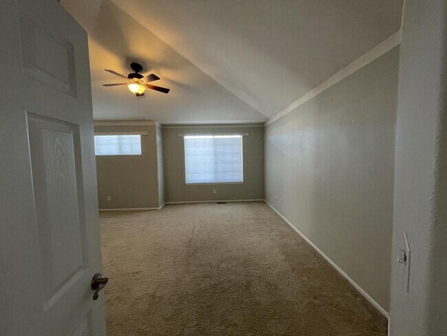 Building Photo - 12965 Banyon Cir