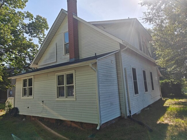 Building Photo - Three bedroom home in Midlothian