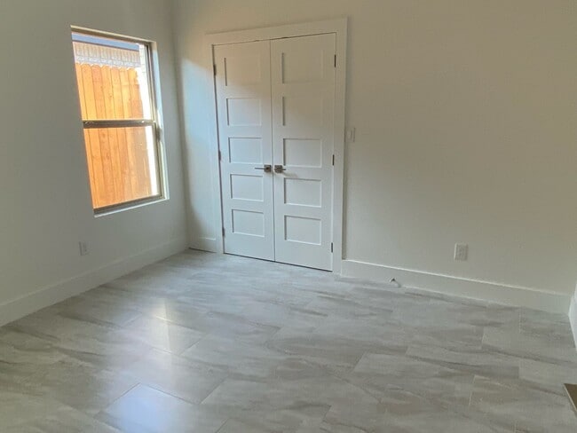 Building Photo - 3627 Yorkshire Dr