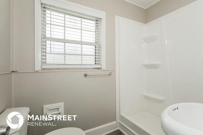 Building Photo - 3114 Hampton Ave E