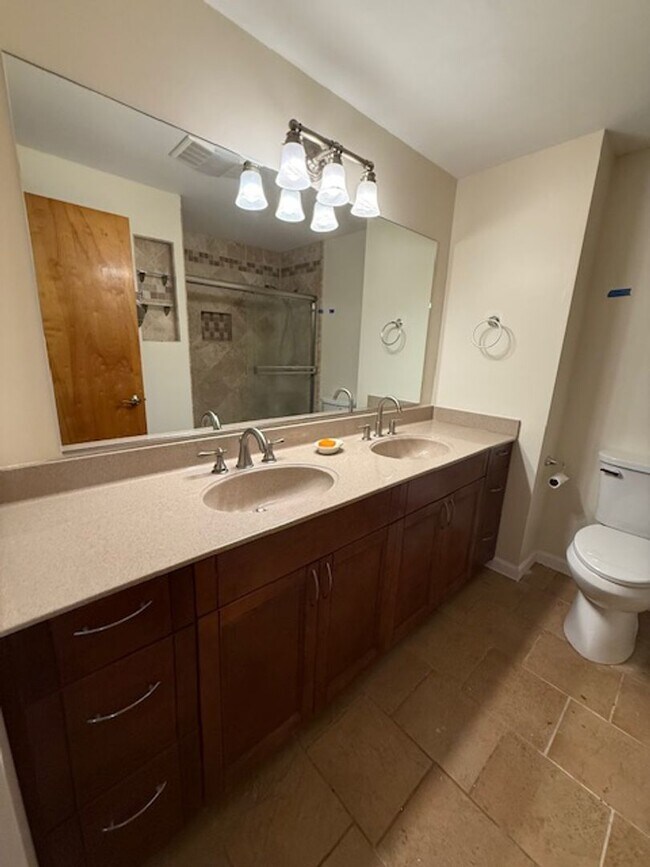 Building Photo - 18021 SW Tualata Ave