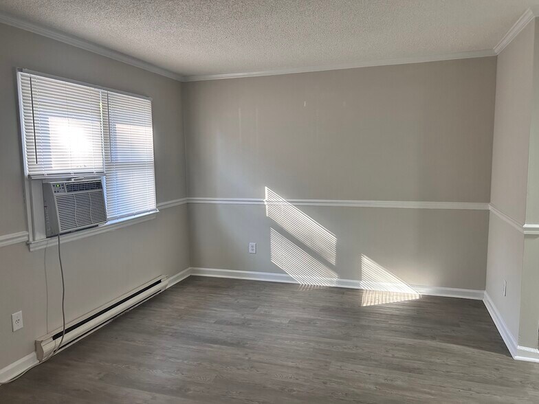 Building Photo - 2204 Delta Pl