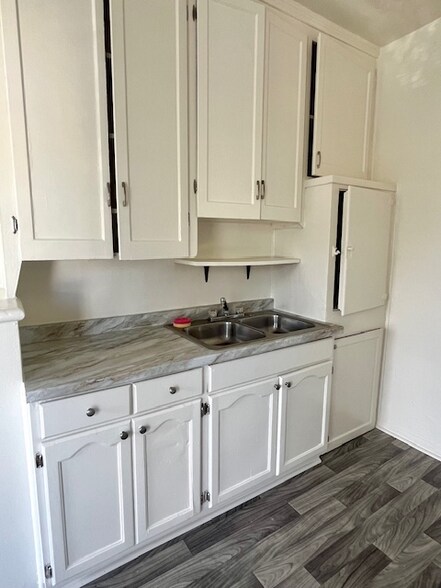 Building Photo - 2329 Crenshaw Blvd