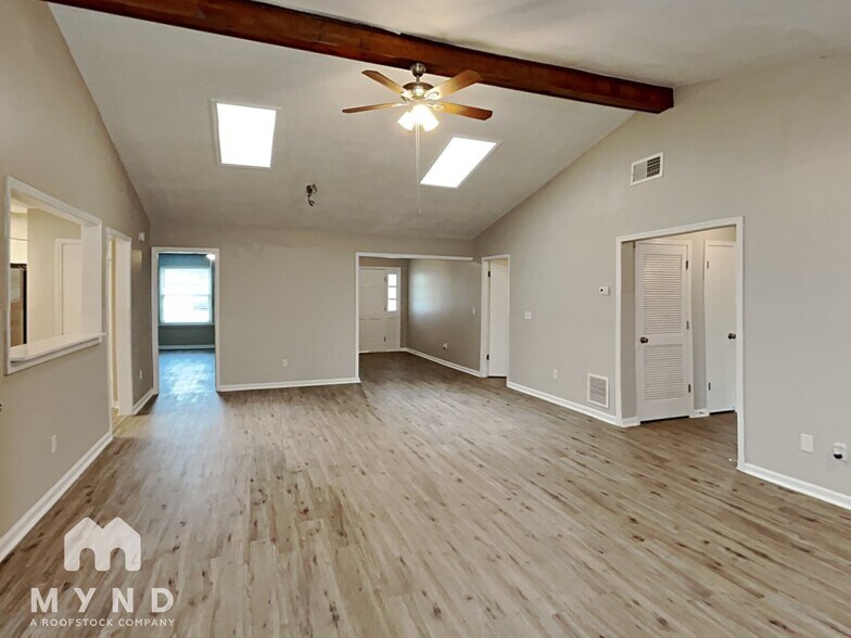 Building Photo - 5158 Sand Ridge Ct