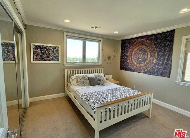 Building Photo - 3250 Midvale Ave