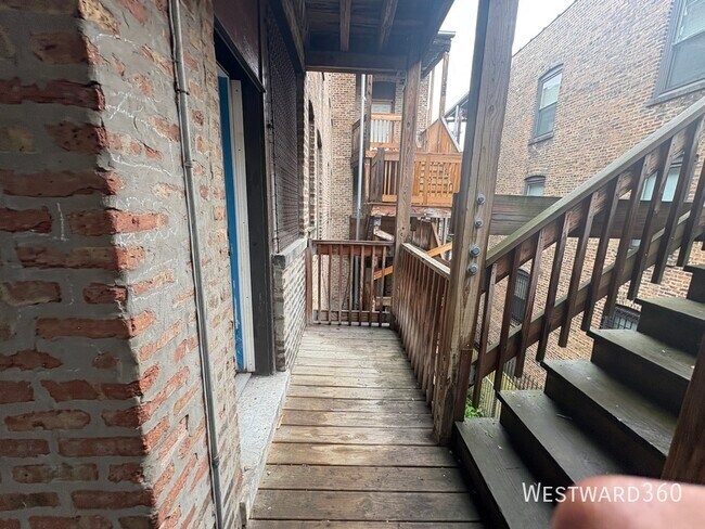 Building Photo - 705 E 62nd St