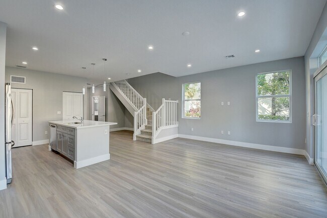 Building Photo - Frederick Isles Townhomes - Delray Beach