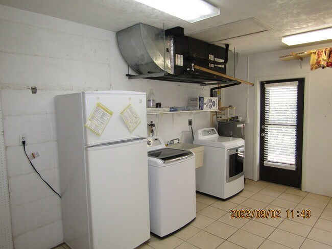 Building Photo - 736 Cadiz Rd