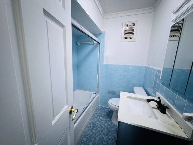 Building Photo - 209 E Main St