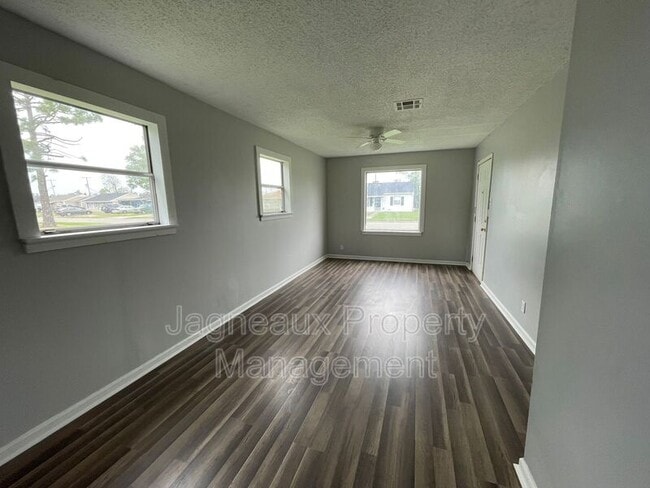 Building Photo - 1900 9th Ave