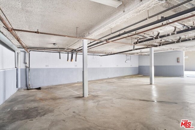 Building Photo - 968 Larrabee St