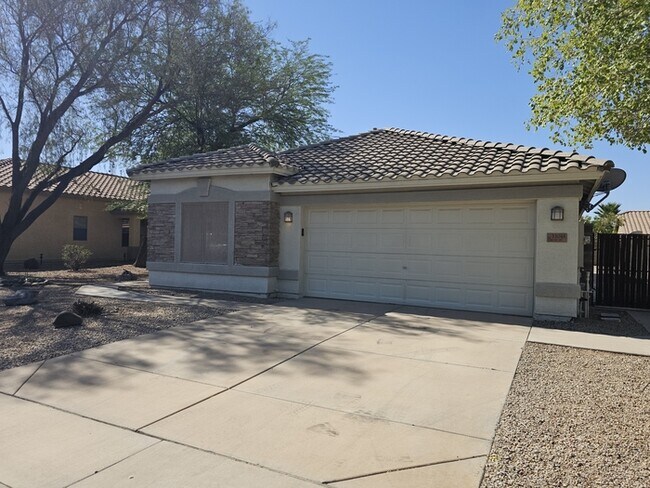 Building Photo - Charming 3-Bedroom Home for Rent in East M...