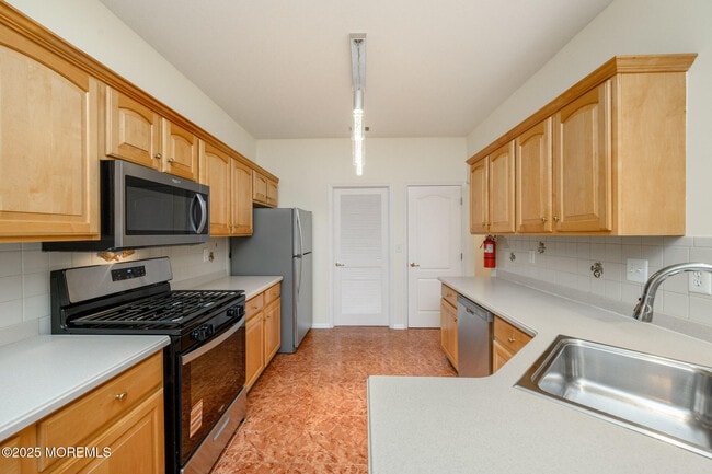 Building Photo - 131 Greenlawns Dr