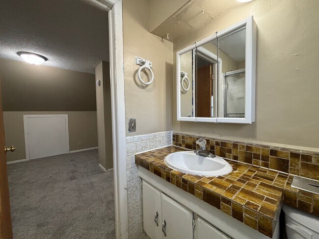 Building Photo - 4 bedroom, 2 bathroom home in the peaceful community of Mahtomedi access to White Bear Lake