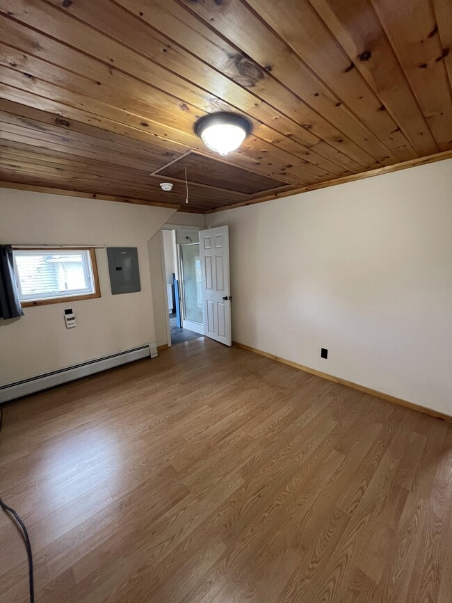 Building Photo - 109 Pleasant St
