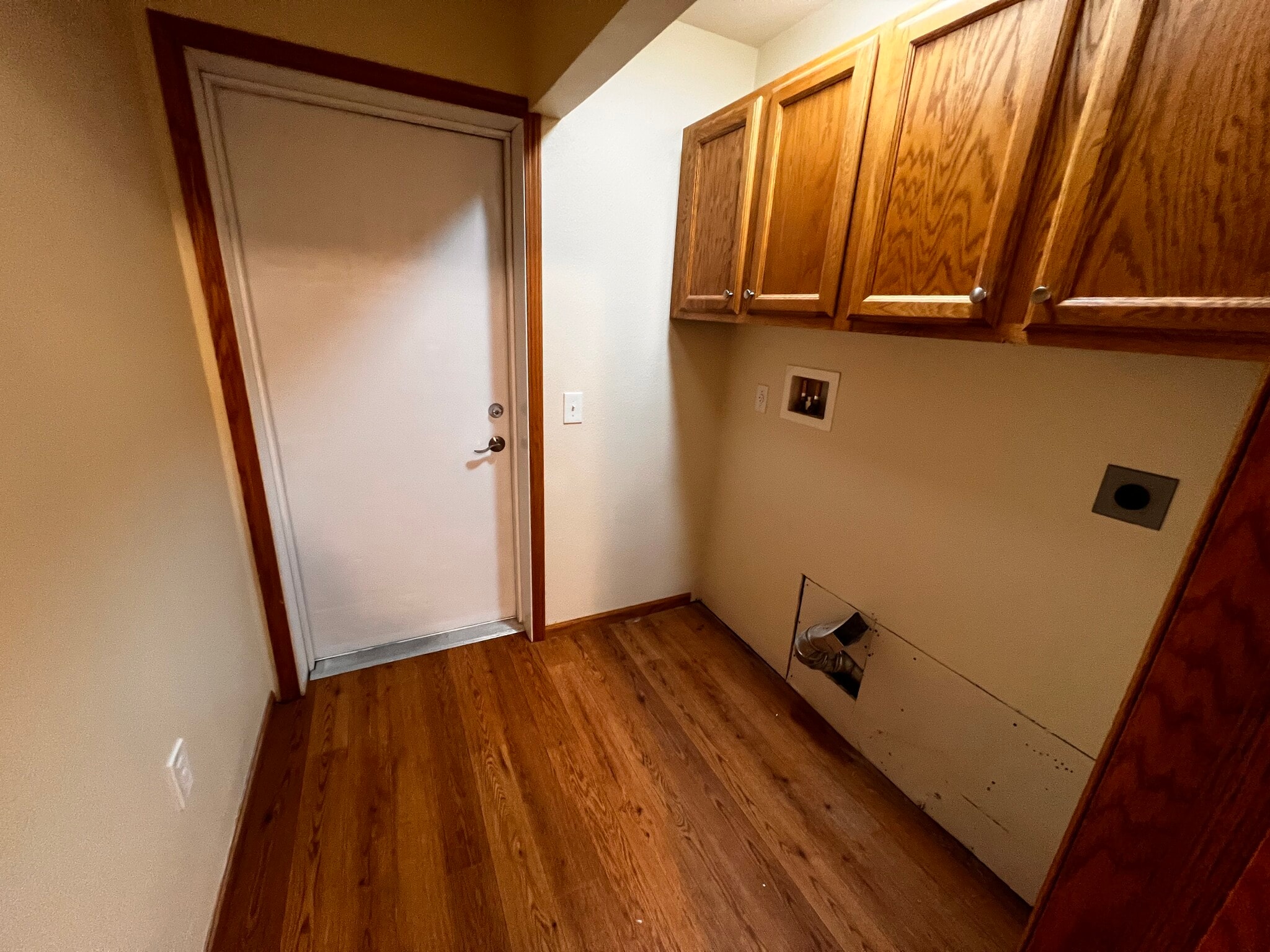 Laundry - 4307 Kennedy Dr