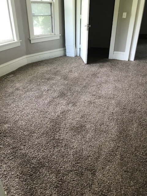 Building Photo - Large 4 bedroom 1 bath house in St Paul Eastside area!!