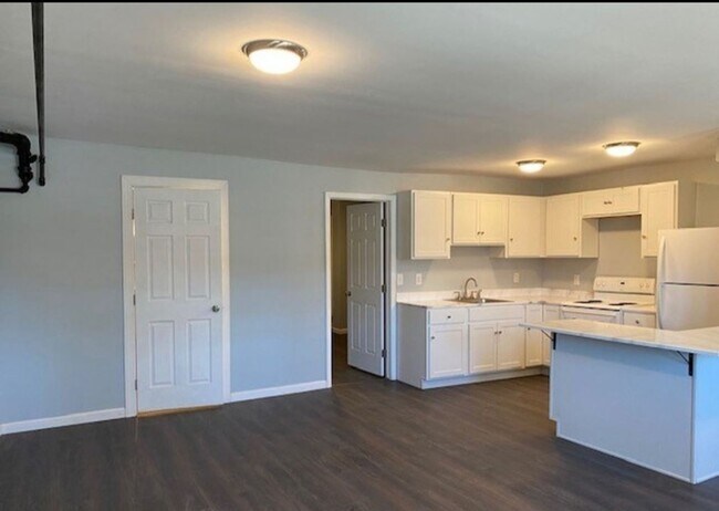 Building Photo - 345 S Front St