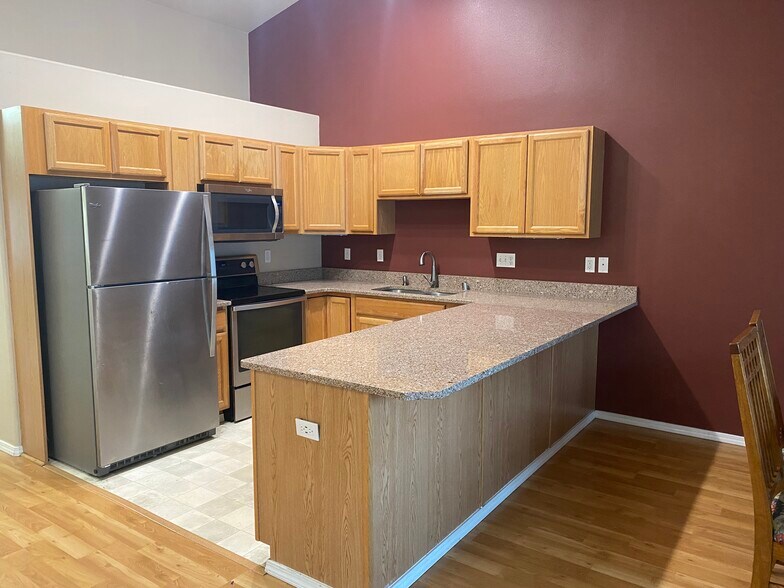 Building Photo - 5568 Sapphire Loop
