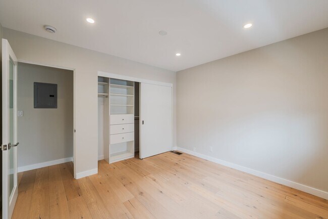 Building Photo - 420 28th St