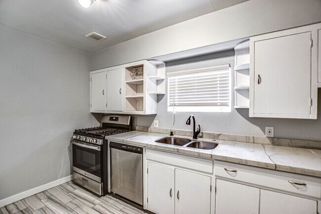 Building Photo - Vintage Ranch Home