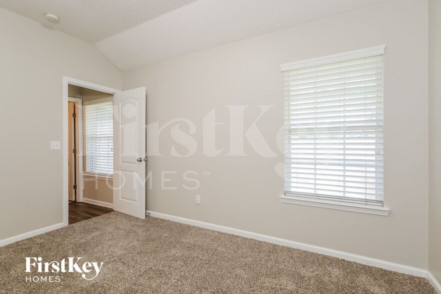 Building Photo - 1909 Holly Oak Dr