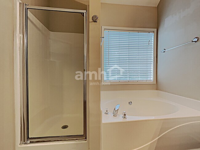 Building Photo - 2687 McGuire Dr NW