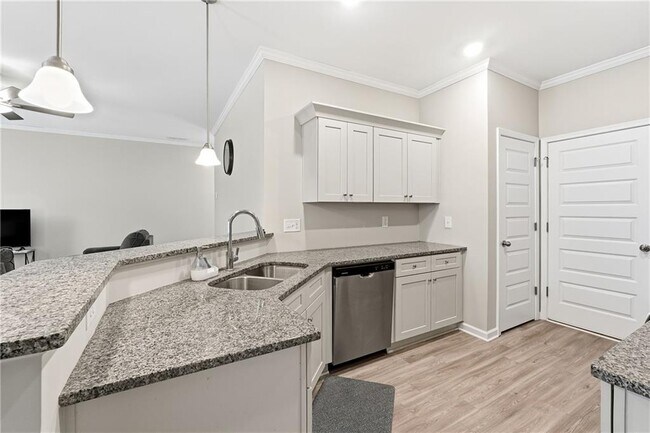 Building Photo - 334 Melody Ln