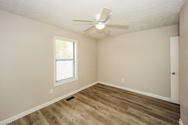 Building Photo - 7774 Mountain Creek Way