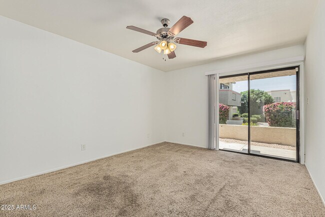 Building Photo - 985 N Granite Reef Rd