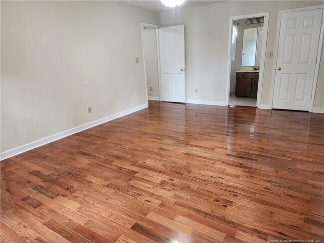 Building Photo - 7200 Kingsway Ct