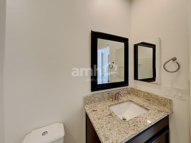 Building Photo - 672 N Nestled Hummingbird Ln E