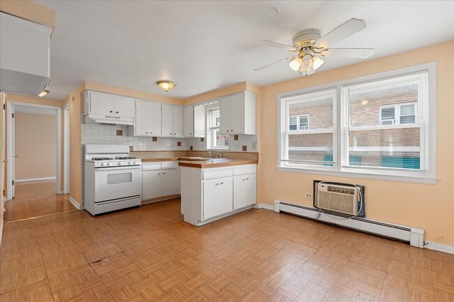 Building Photo - 2650 W Touhy Ave