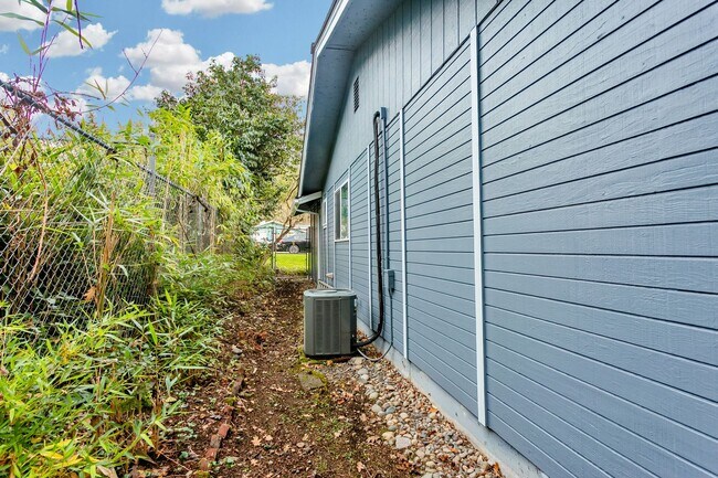 Building Photo - Charming Lakewood Rambler 3bd 1.5 bath