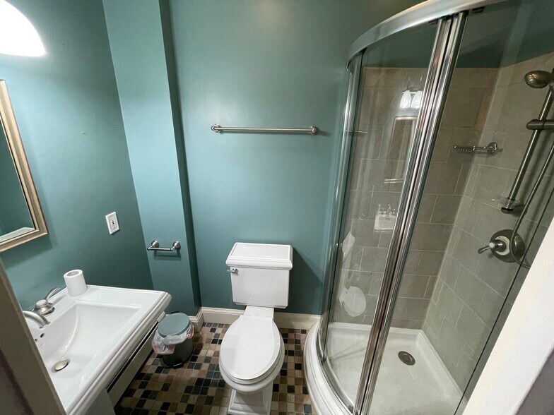 Building Photo - 403 Marlborough St