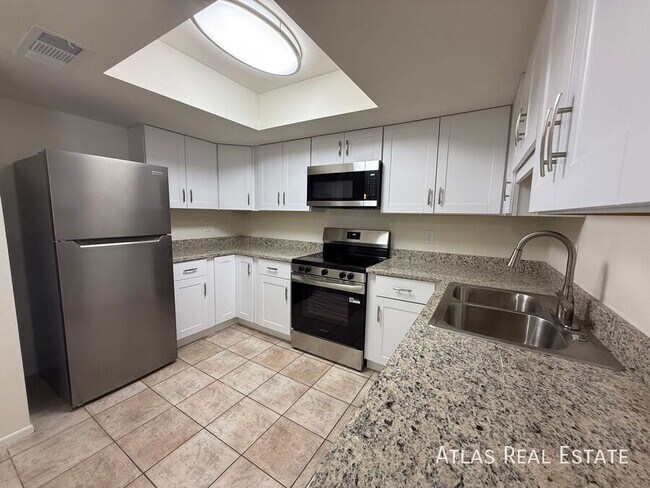 Building Photo - 16733 E Ashbrook Dr