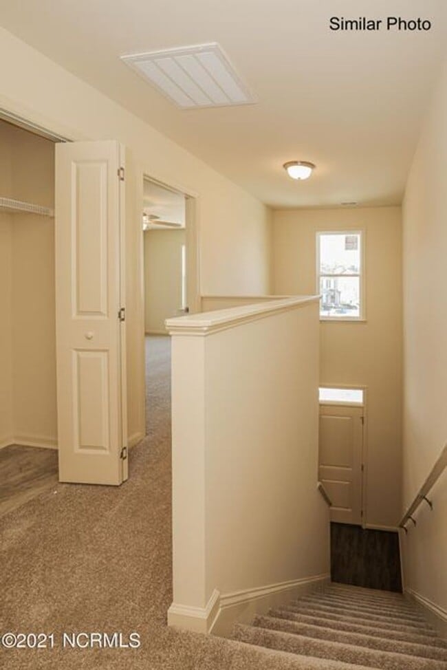 Building Photo - Townhome in Boyington W/GARAGE in Boyington Place!