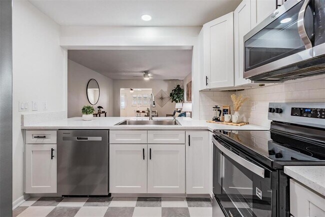 Building Photo - 14818 Winding Creek Ct