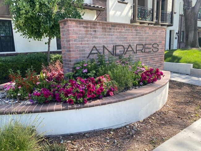 Building Photo - Pleasanton End Unit Andares Townhouse 3 BD...