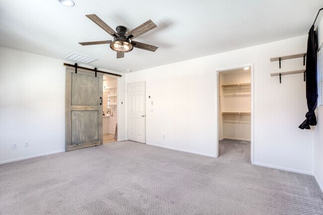 Building Photo - Fallbrook Two Weeks FREE Beautiful Horse Creek Ridge Spacious 3 Bed / 2.5 Bath Home with Solar