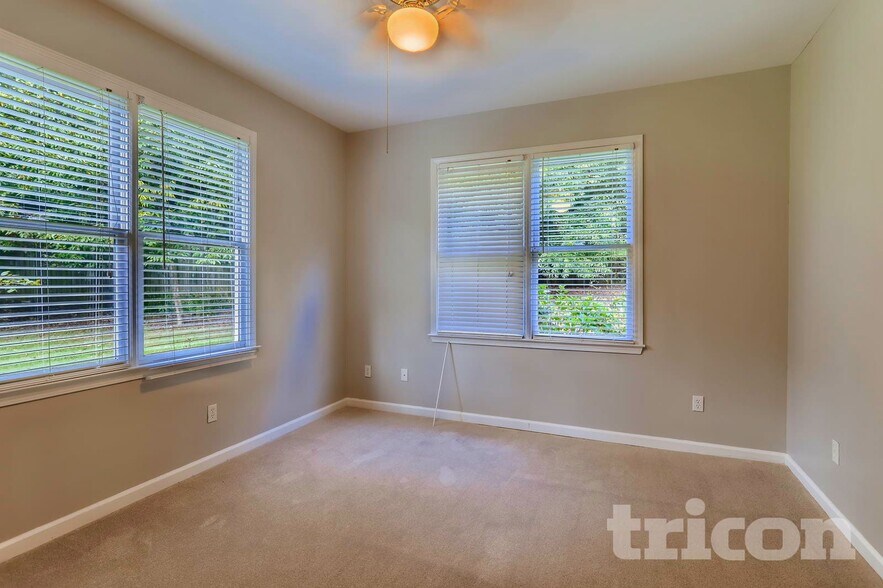 Building Photo - 875 Cedar Creek Dr