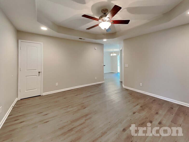 Building Photo - 605 Silverhill Dr