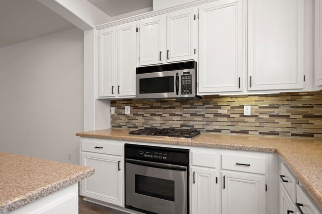 Building Photo - Upgraded Mission Valley 2 Bed 2.5 Bath at the Terraces of Escala! Small Pet OK!