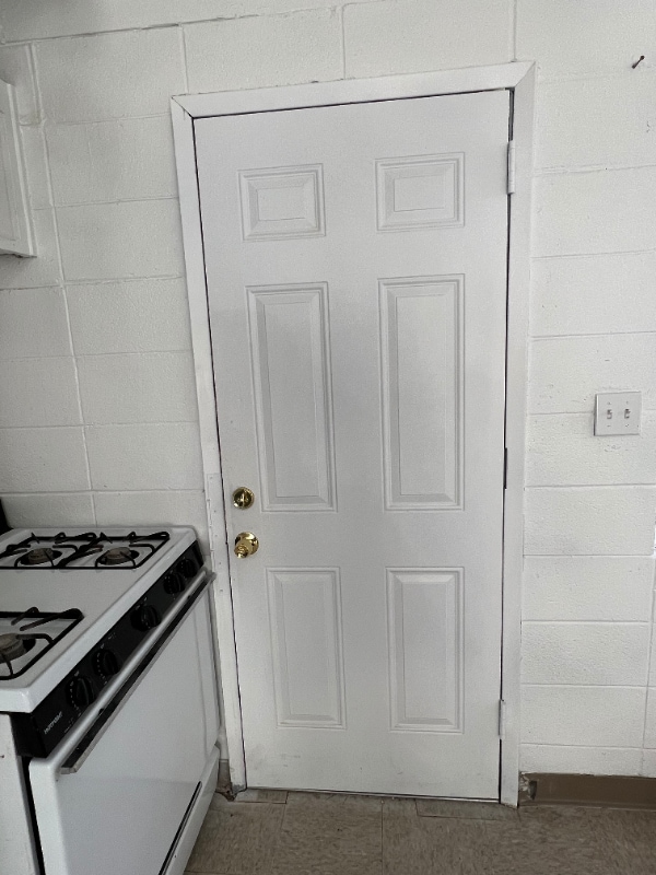 Building Photo - 927 S Thorne Ave