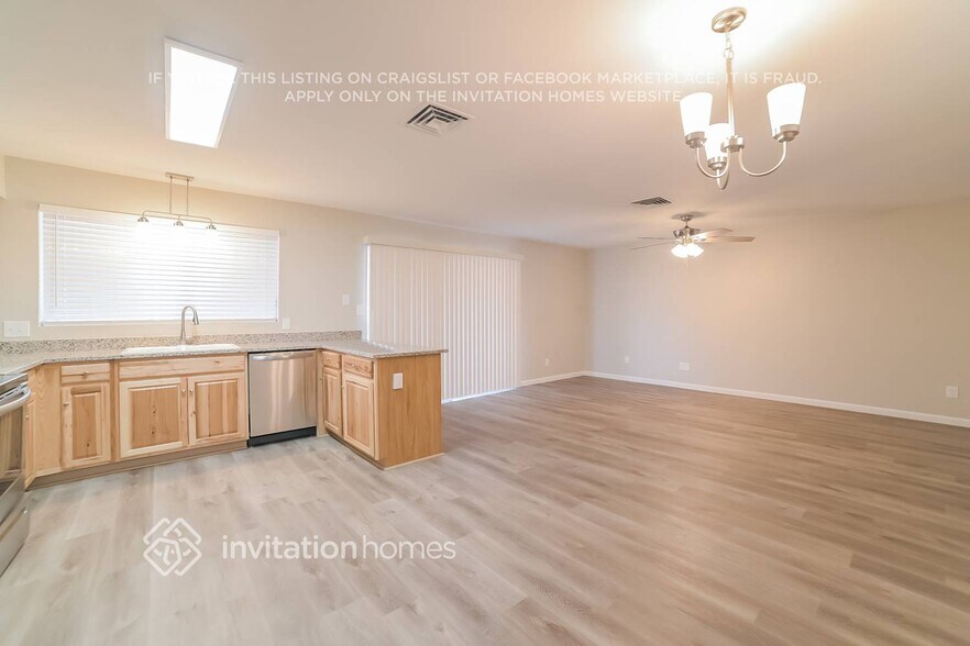 Building Photo - 3608 W Grovers Ave