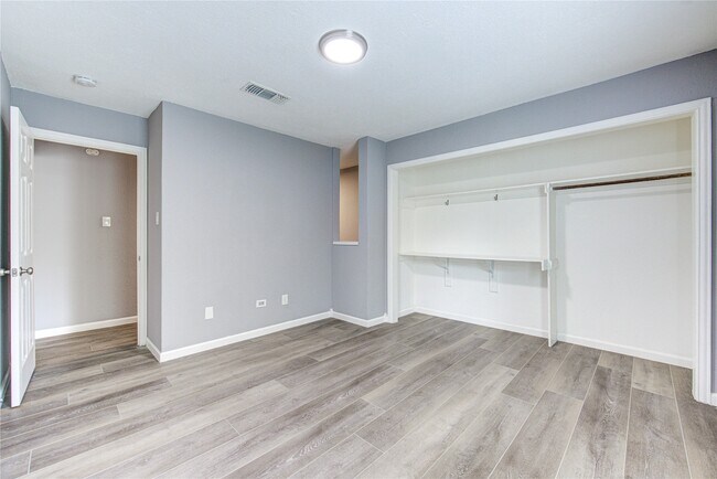 Building Photo - 3929 Tanglewilde St