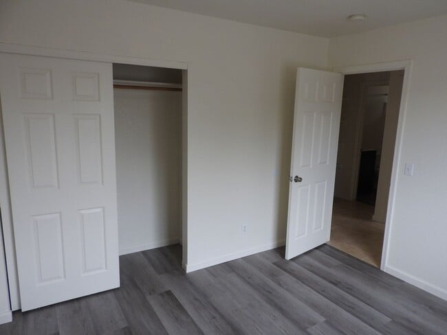 Building Photo - Three bedroom home