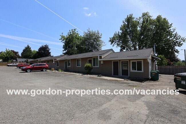 Building Photo - SE Arista Dr - 2 bedroom unit in the heart...