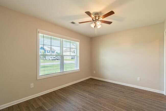 Building Photo - 3733 Moseley Dr