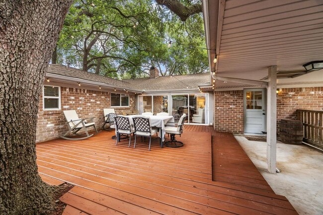 Building Photo - 10714 Piping Rock Ln